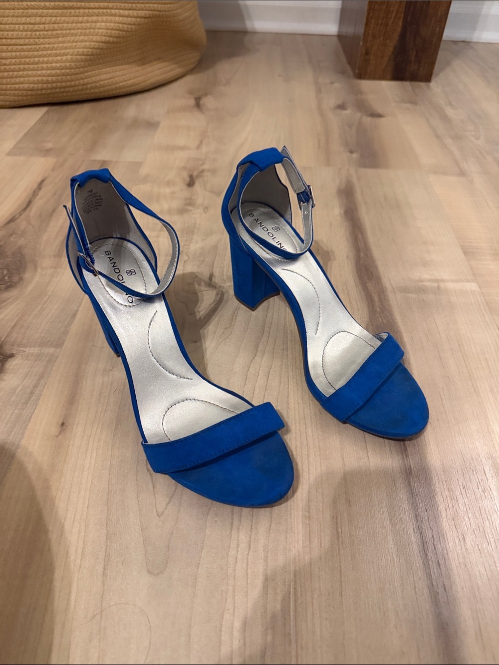 size 7 teal colored Bandolino 4” strappy open toe heels
